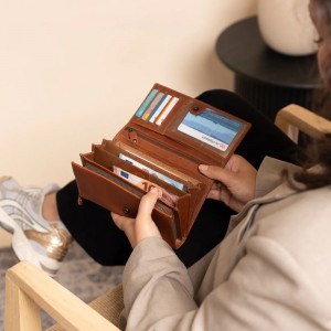 The Chesterfield Brand C08.017831 Δερμάτινο Γυναικείο Πορτοφόλι με RFID Ταμπά Πορτοφόλια