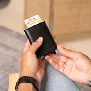 The Chesterfield Brand C08.044100 Card Holder Δερμάτινο Πορτοφόλι Καρτών με RFID Μαύρο Πορτοφόλια