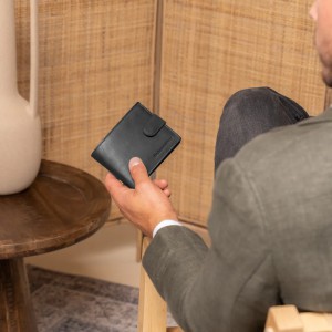 The Chesterfield Brand C08.051200 Δερμάτινο Ανδρικό Πορτοφόλι με RFID Μαύρο Πορτοφόλια